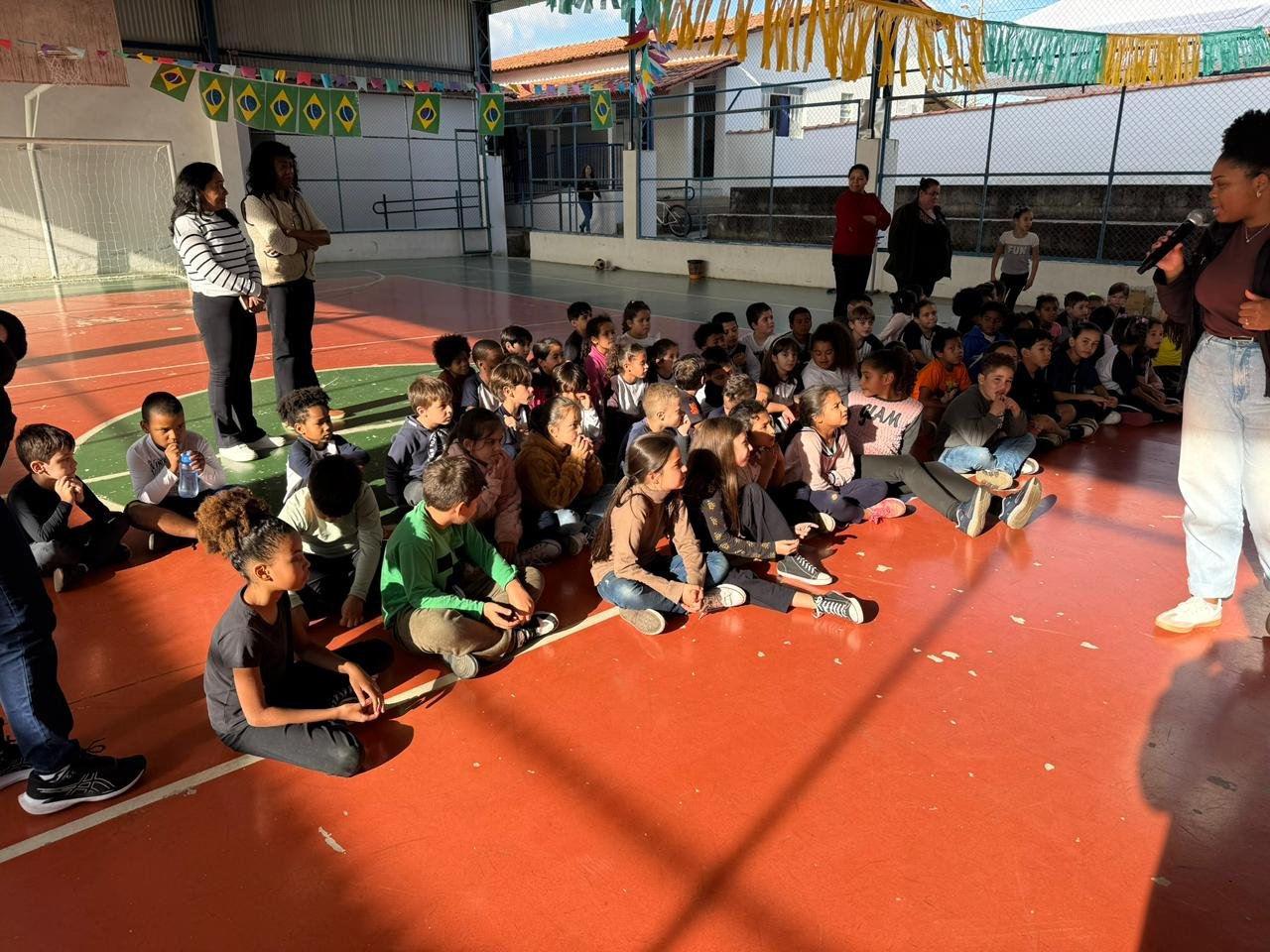 Meio Ambiente faz Palestra "Para Onde Vai o Nosso Lixo" na EM Selma Magalhães