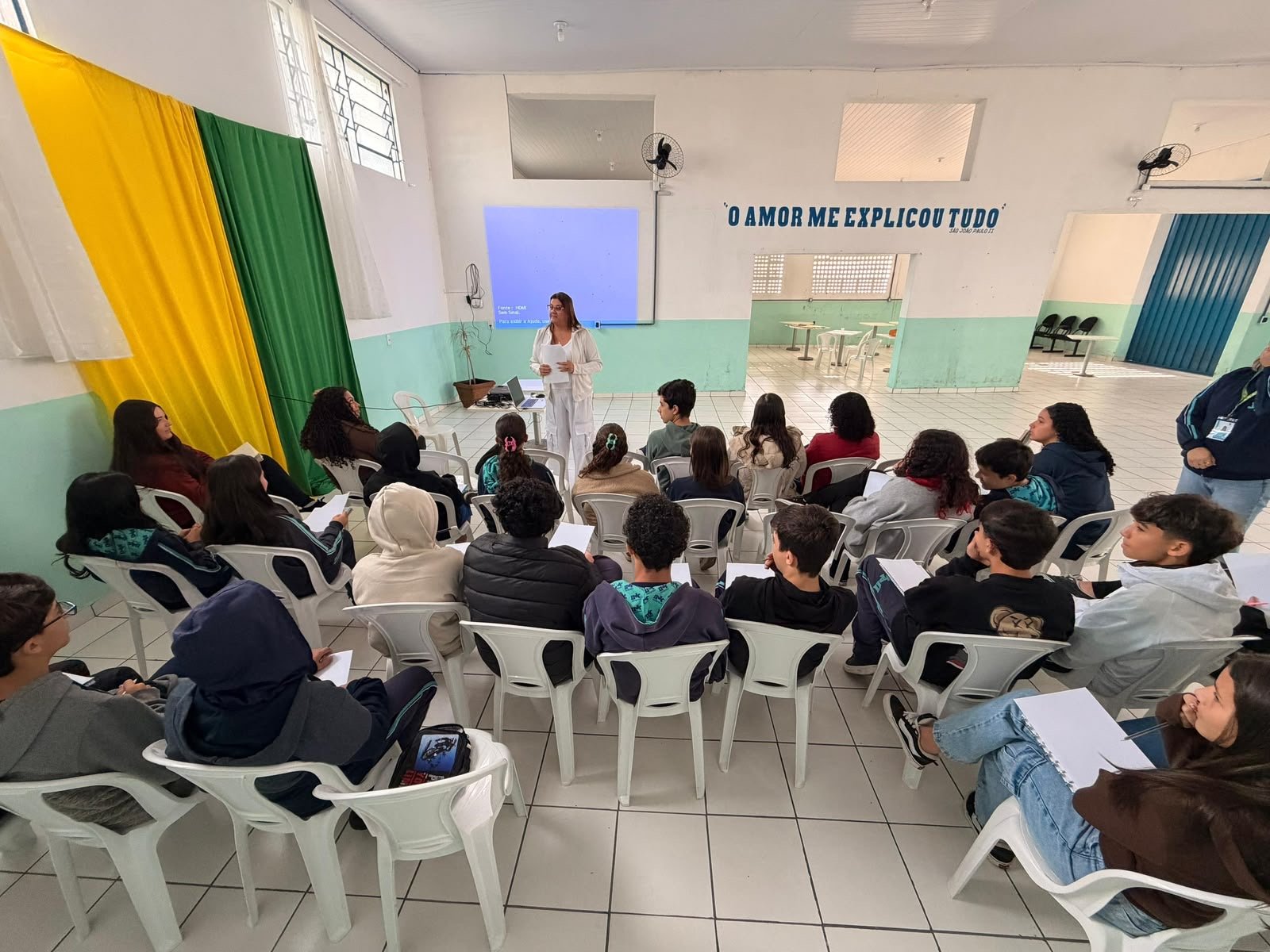 CAPSi faz palestra com alunos da E. João Paulo II sobre bullying e cyberbullying